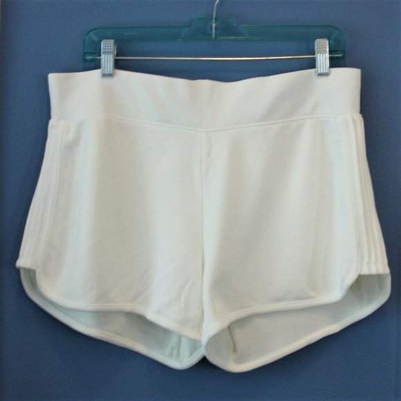 ATHLETA Serenity Beyond Soft Shortie Shorts Ivory - Picture 2 of 8